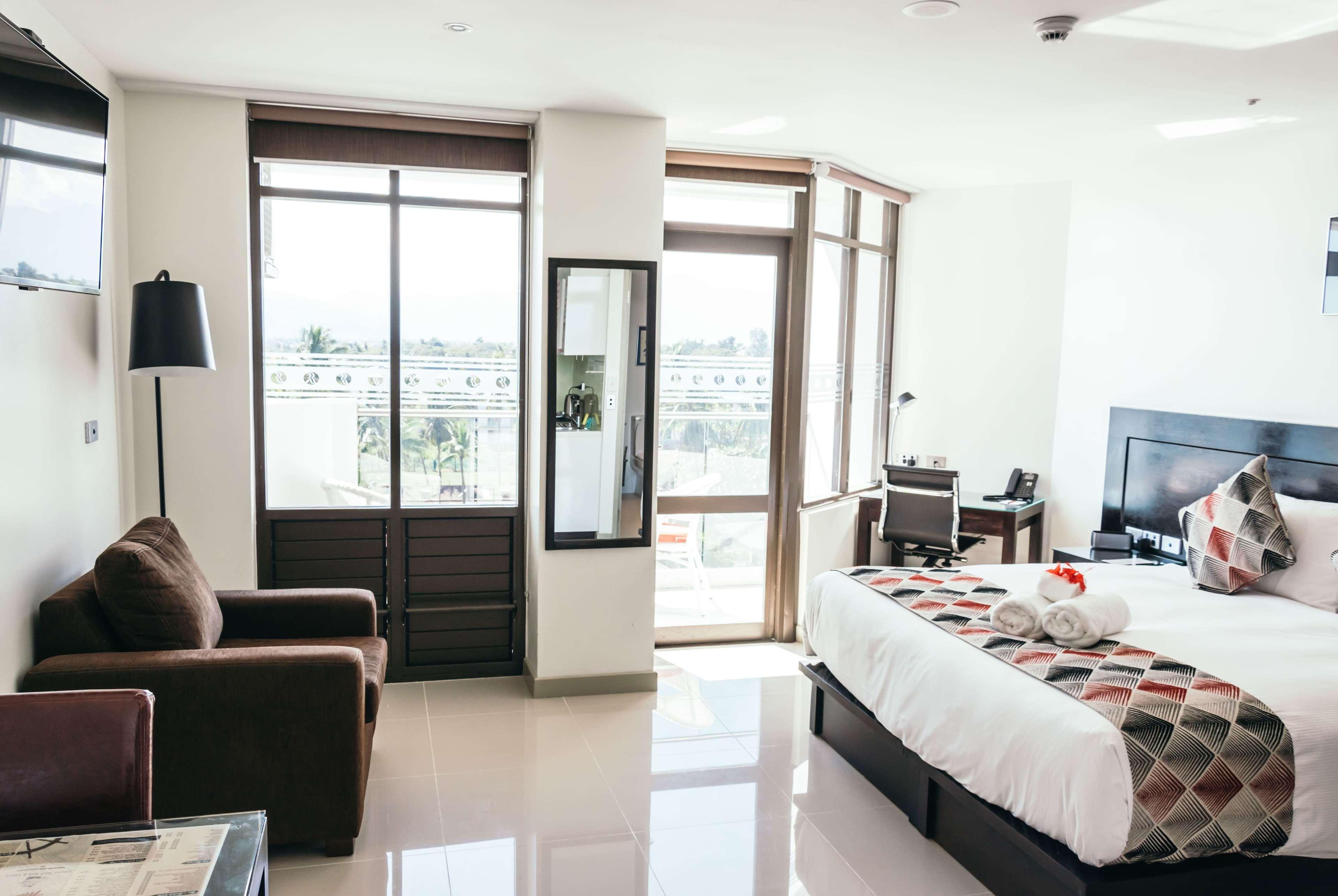 Ramada Suites By Wyndham Wailoaloa Beach Fiji Nadi Kültér fotó