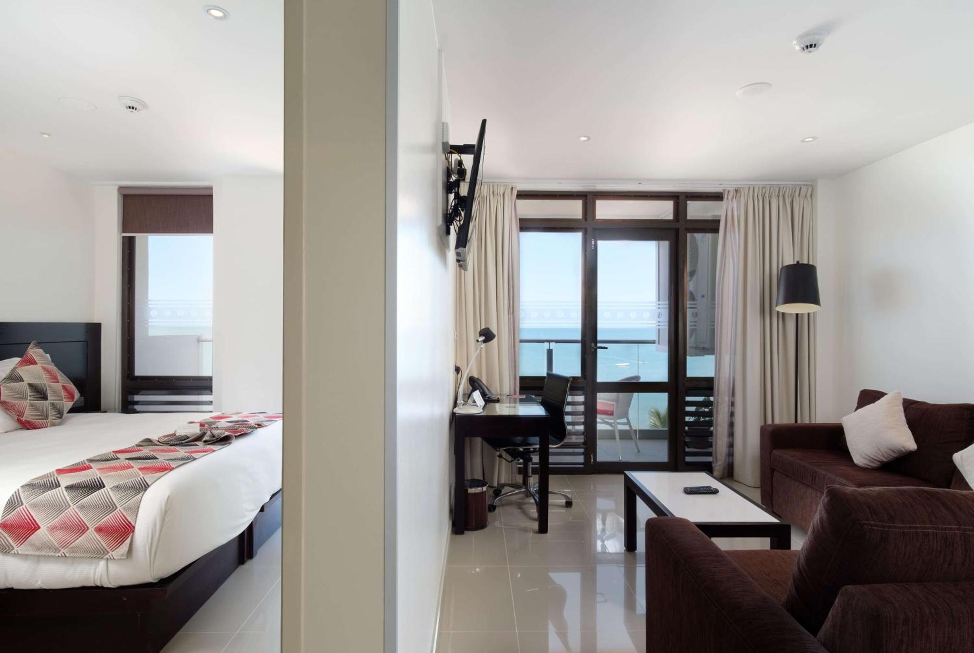 Ramada Suites By Wyndham Wailoaloa Beach Fiji Nadi Kültér fotó