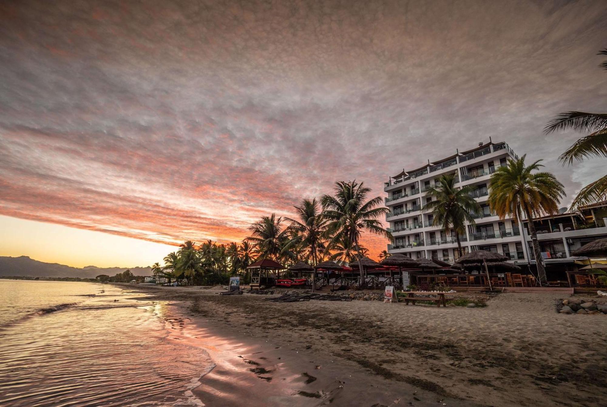 Ramada Suites By Wyndham Wailoaloa Beach Fiji Nadi Kültér fotó